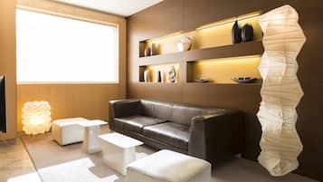 Coin salon dans le hall