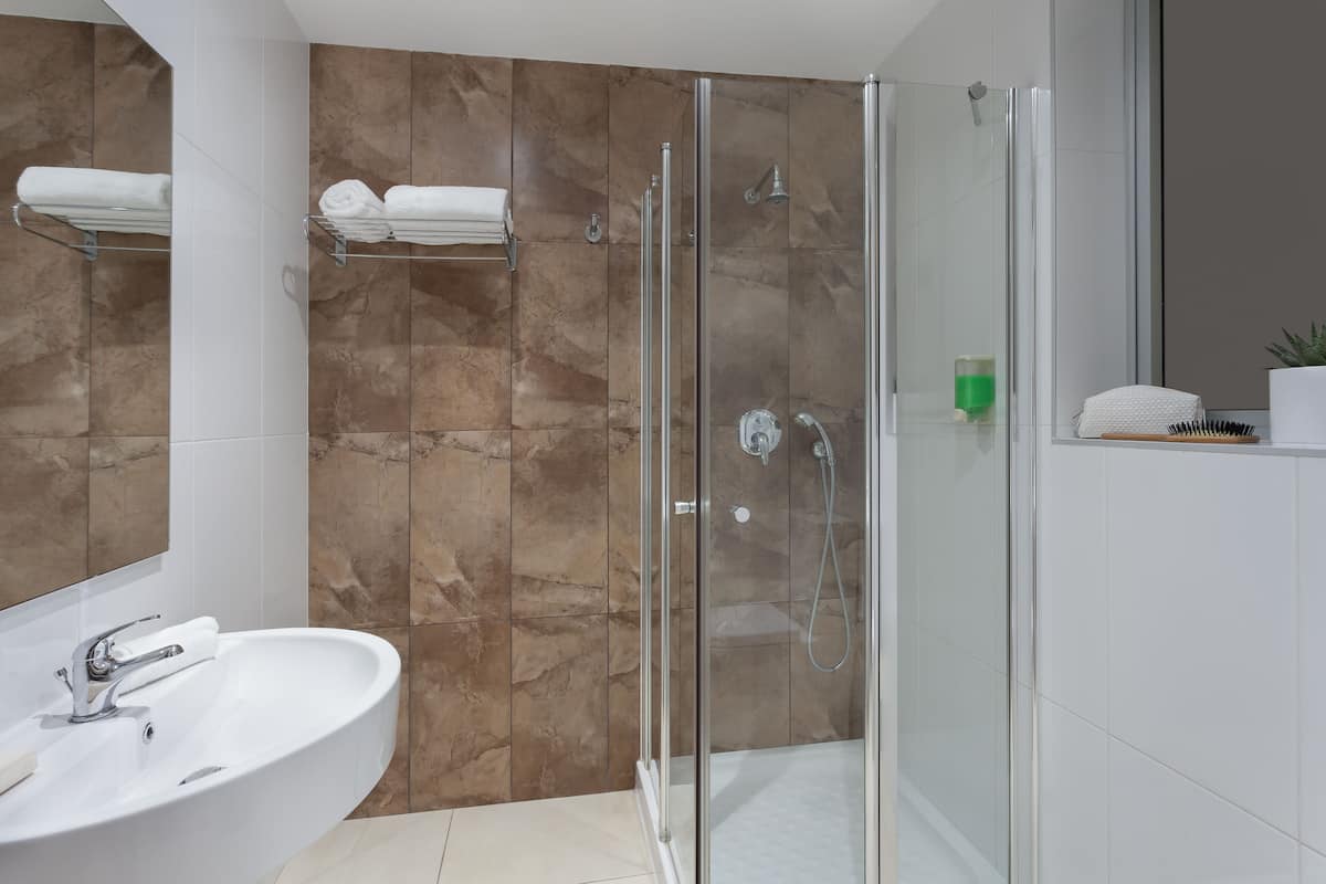 shower, free toiletries, towels, soap