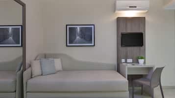 Quarto família | Frigobar, cofres nos quartos, escrivaninha