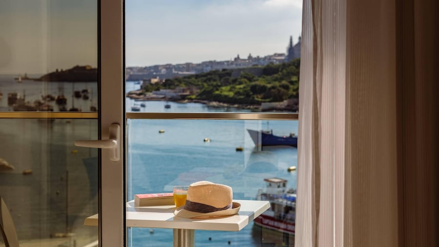 115 The Strand Hotel by NEU Collective