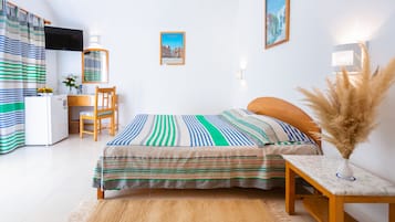 Bureau, lits bébé (gratuits), draps fournis