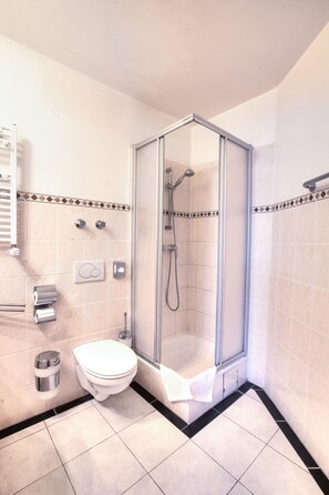 Single Room | Bathroom amenities - Hotel Himalaya Frankfurt City Messe (Frankfurt)
