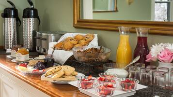 Free daily continental breakfast