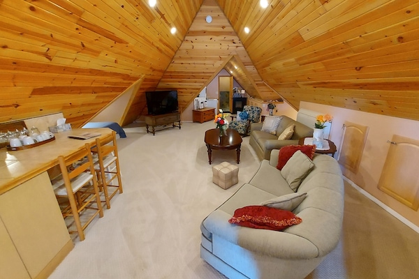 Loft Comfort, diversos llits, cuina bàsica | Wifi gratuïta i roba de llit