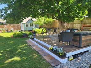 Outdoor dining - The Fresh Coast Inn at Ludington (Ludington)