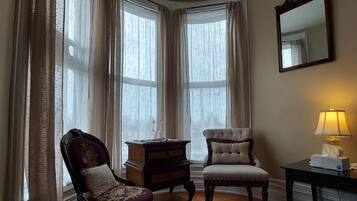 Phòng tiện nghi đơn giản, 1 giường cỡ king | Truy cập Internet không dây miễn phí, bộ trải giường