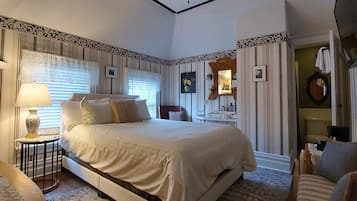 Standard Room, 1 Queen Bed | 1 bedroom, free WiFi, bed sheets
