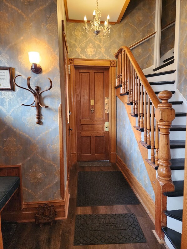Interior entrance - The Fresh Coast Inn at Ludington (Ludington)