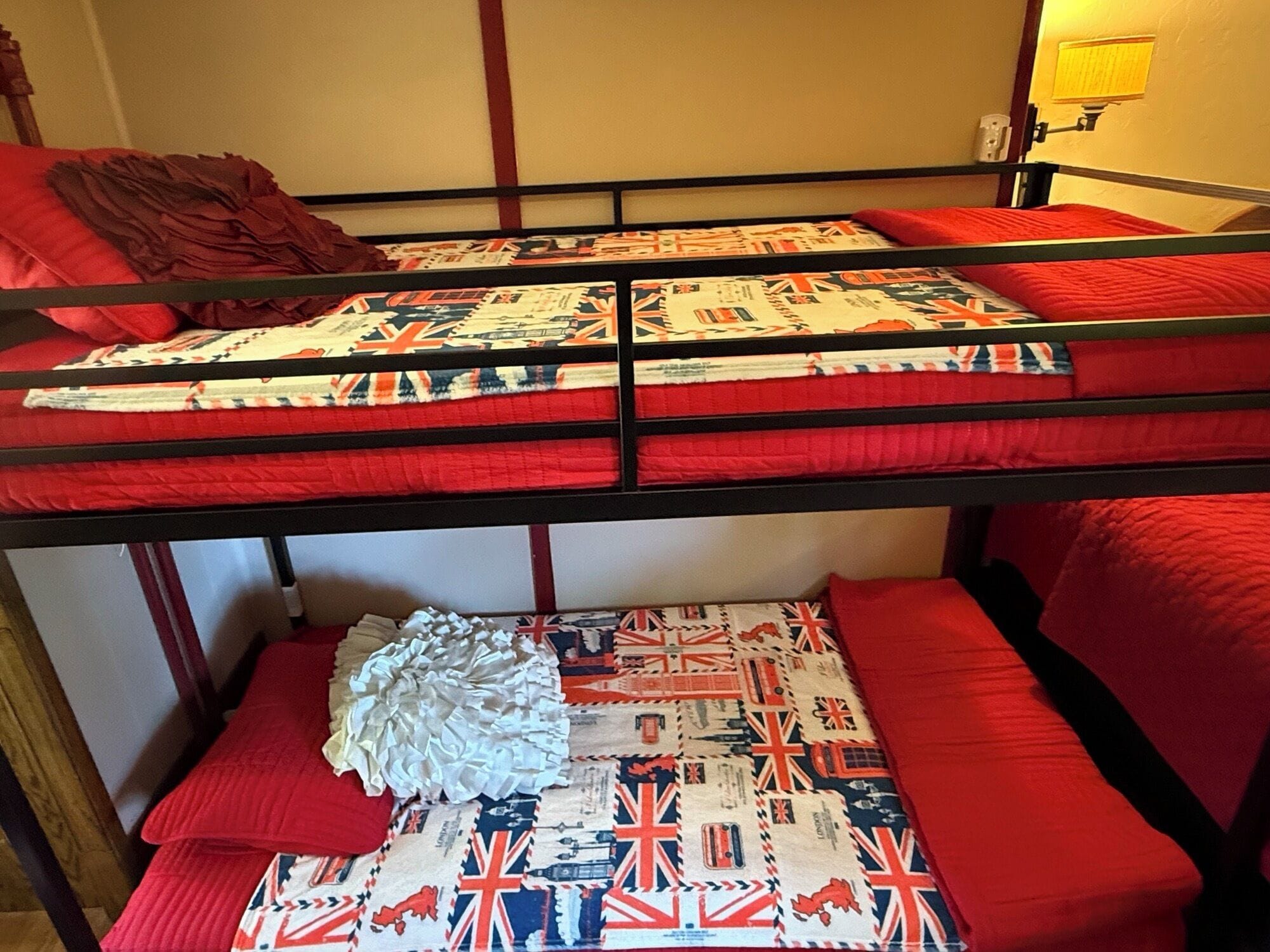 Standard Cabin, Private Bathroom (London Calling) | 1 bedroom, hypo-allergenic bedding, individually decorated