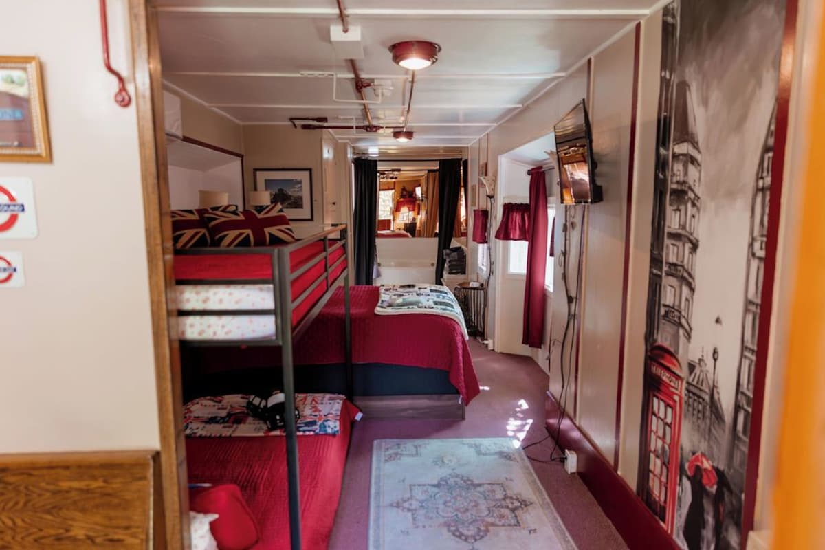 Standard Cabin, Private Bathroom (London Calling) | 1 bedroom, hypo-allergenic bedding available, WiFi (free)