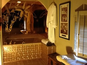 Artículos de higiene personal gratuitos, secador de pelo y toallas