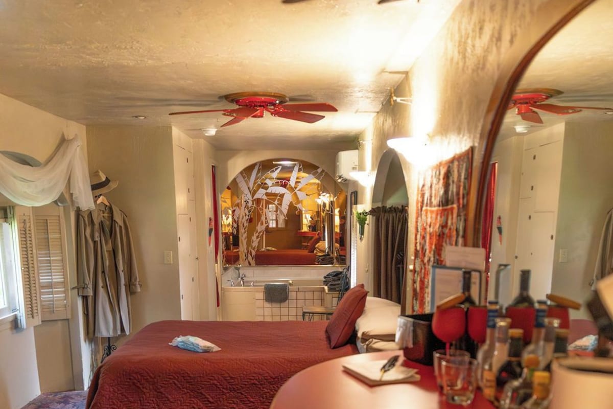 Standard Cabin, Private Bath (Casa Blanca) | 1 bedroom, hypo-allergenic bedding available, WiFi (free)