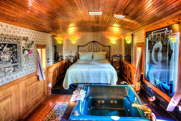 Signature Cabin, Private Bathroom (Mystery on the Orient Express) | 1 bedroom, hypo-allergenic bedding, individually decorated