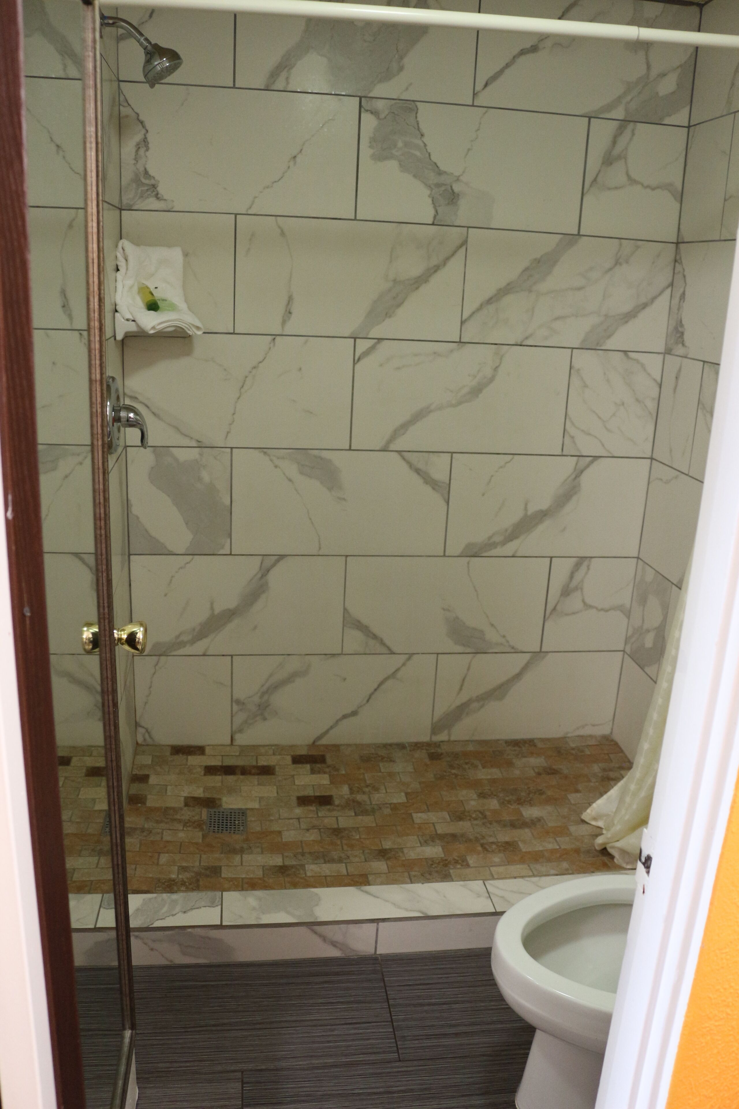 Hårføner og håndklær