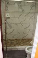 Secador de pelo, toallas