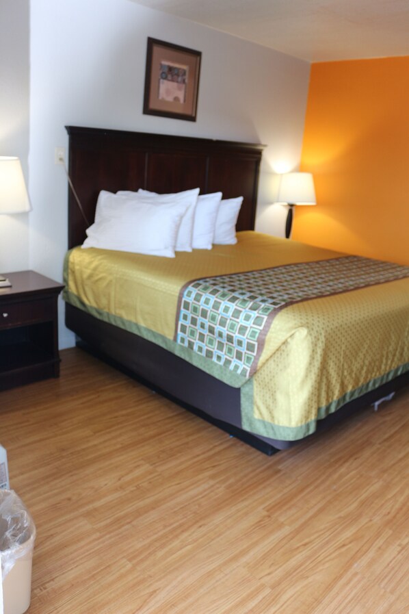 1 bedroom, desk, free WiFi
