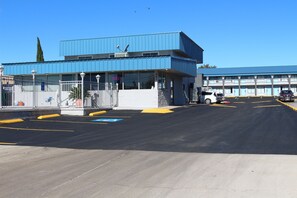 Fachada del alojamiento - Noche