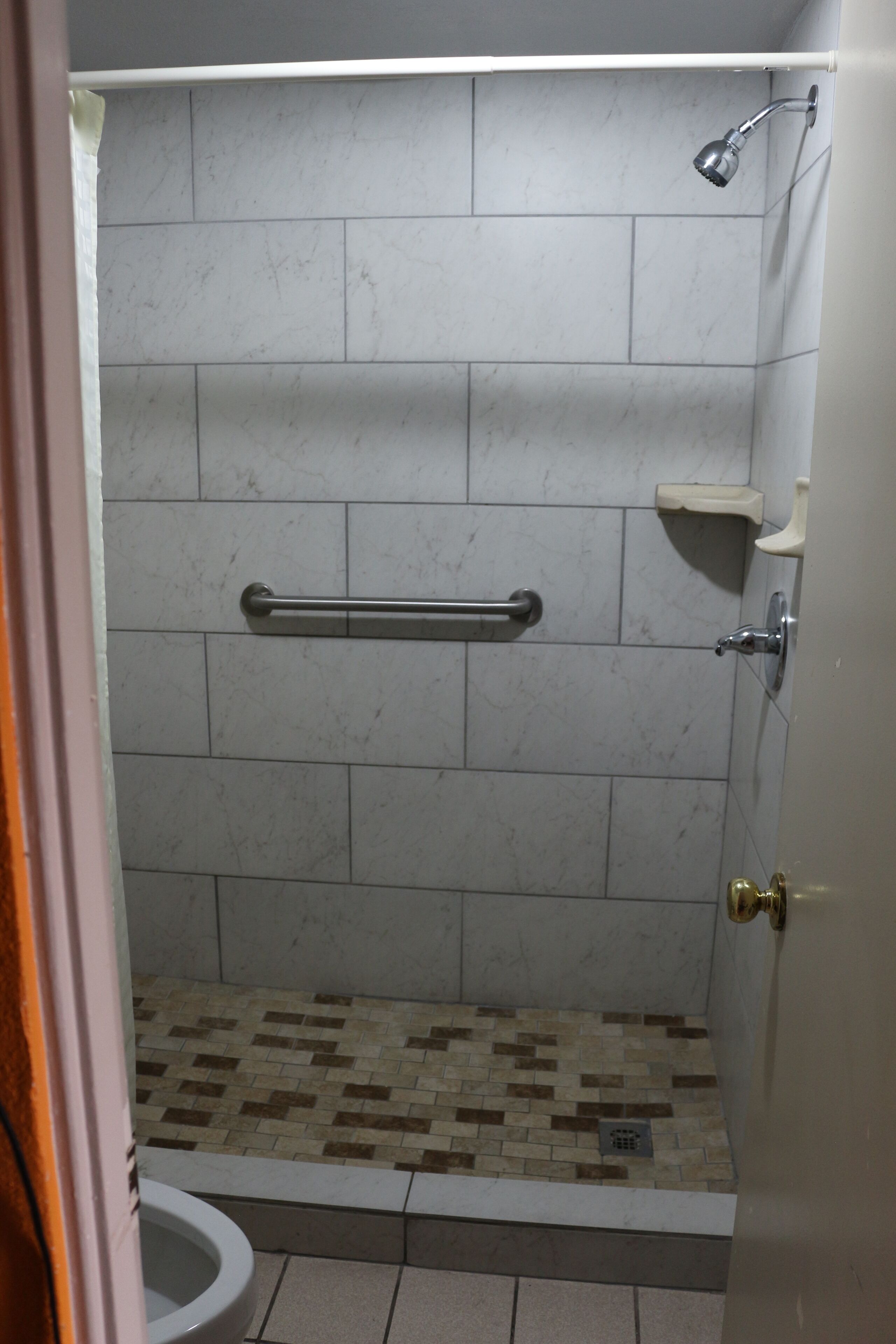 Rom – standard, 1 queensize-seng, røyk | Bad | Hårføner og håndklær