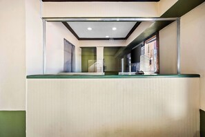 Reception - Americas Best Value Inn Ft. Jackson (Columbia)