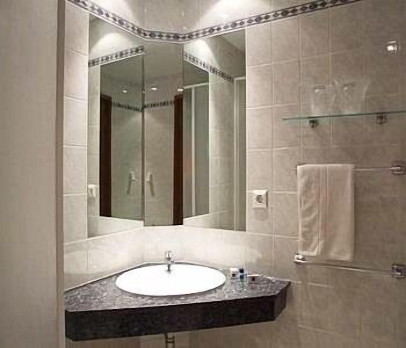 Bathroom sink