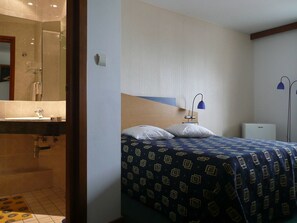 Minibar, bureau, rideaux occultants, chambres insonorisées