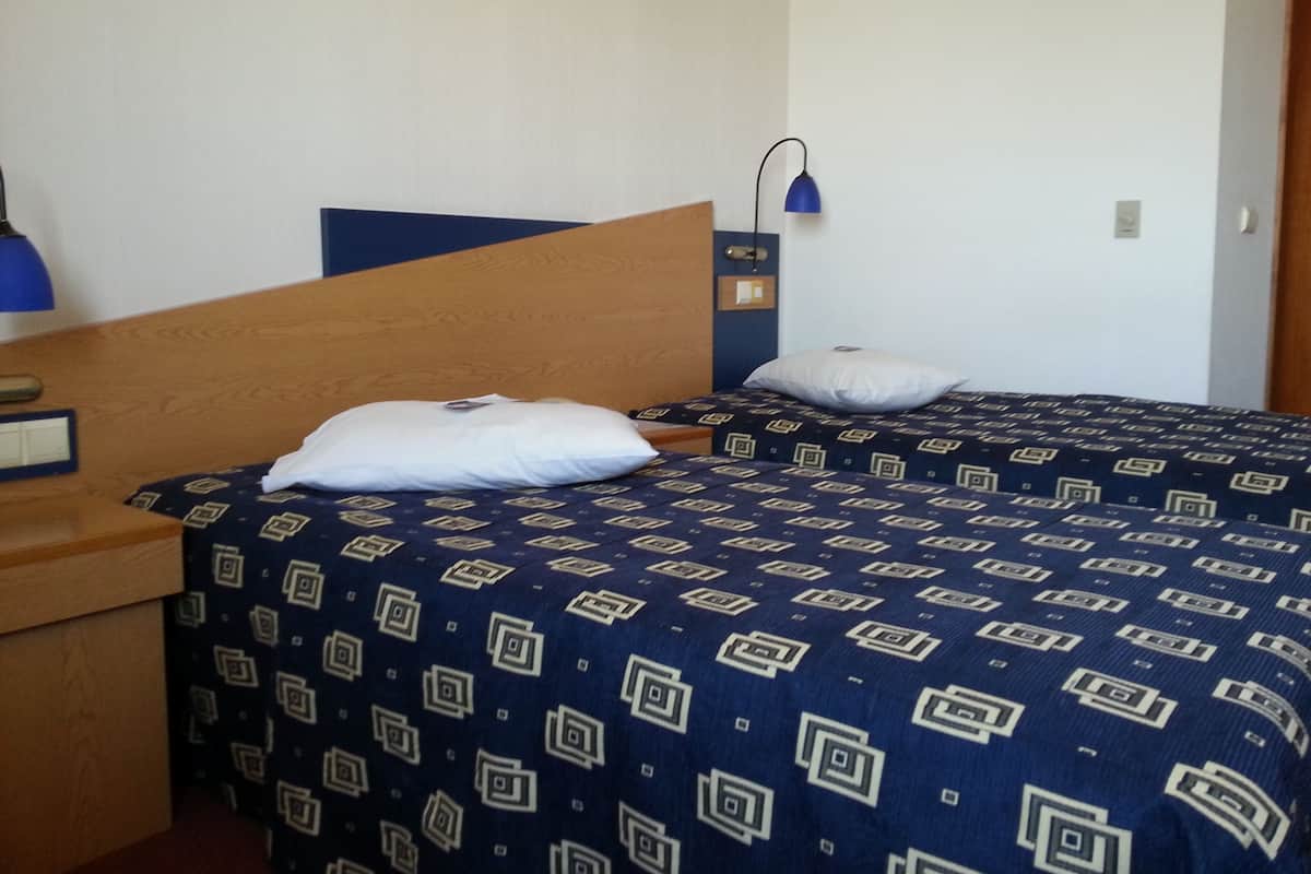 Minibar, skrivbord, mörkläggningsgardiner och ljudisolering