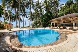 Outdoor pool, open 9:00 AM to 9:00 PM, sun loungers - Microtel by Wyndham Boracay (Boracay Island)