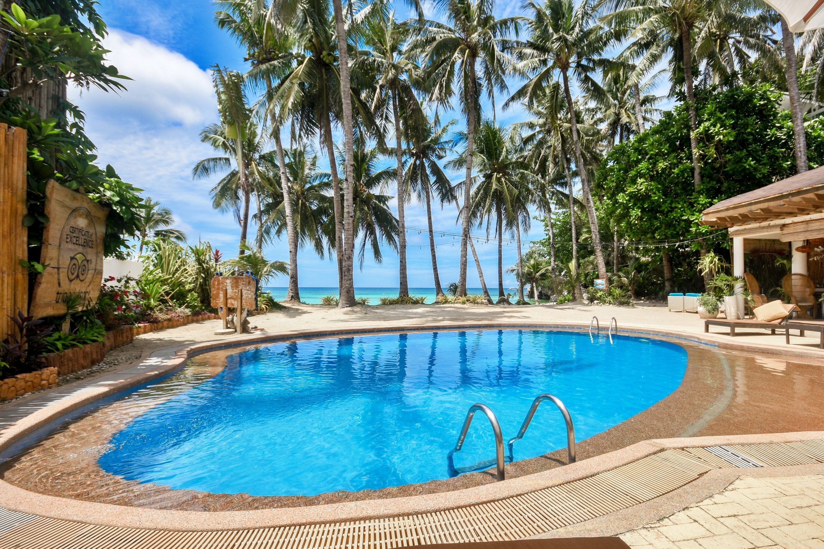 Außenpool, geöffnet von 09:00 Uhr bis 21:00 Uhr, Liegestühle