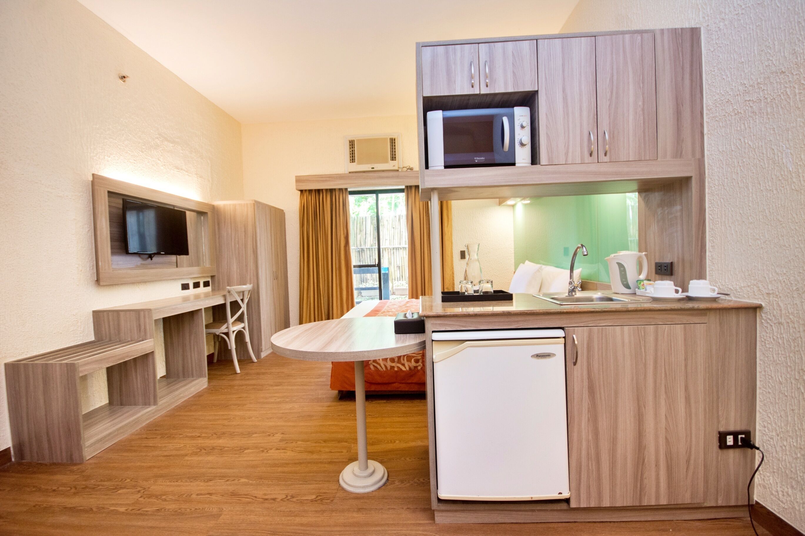 1 bedroom, in-room safe, desk, blackout curtains