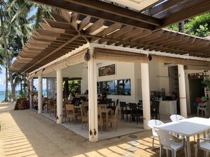 Breakfast, lunch, dinner served; beach views - Microtel by Wyndham Boracay (Boracay Island)