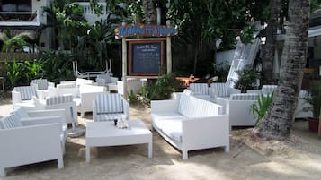 Petit déjeuner, déjeuner et dßner servis sur place, vue sur la plage