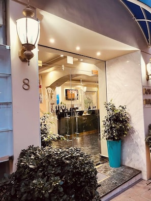 المنشأة من الخارج