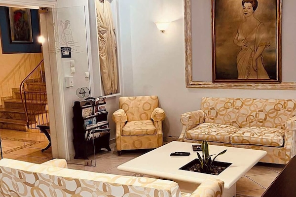 32-Zoll-Plasmafernseher mit Satellitenempfang, Fernseher