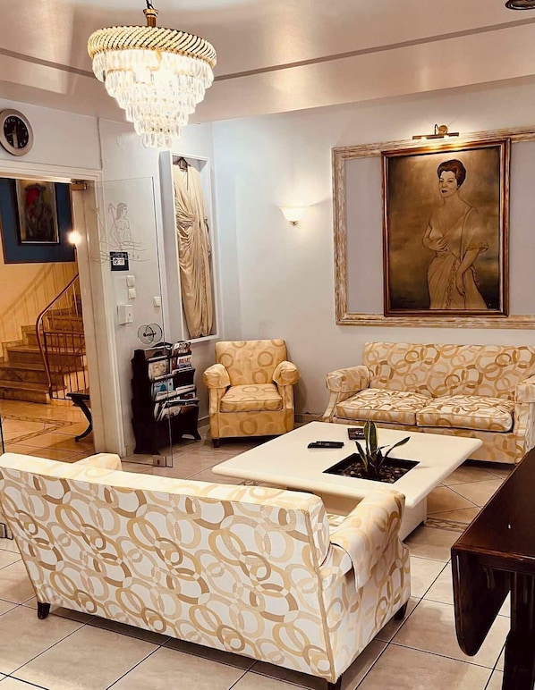 32-Zoll-Plasmafernseher mit Satellitenempfang, Fernseher