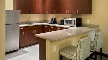 华丽套房, 1 间卧室, 壁炉 (Kitchen) | 私人厨房 | 冰箱、微波炉、茶具/咖啡用具