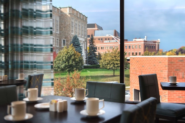 2 restaurantes, café da manhã, culinária americana