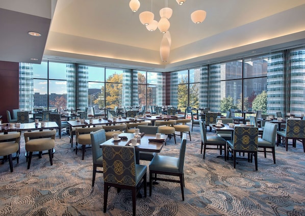 2 restaurants, breakfast, lunch, dinner served; American cuisine