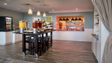 Desayuno a la carta todos los días (con cargo)