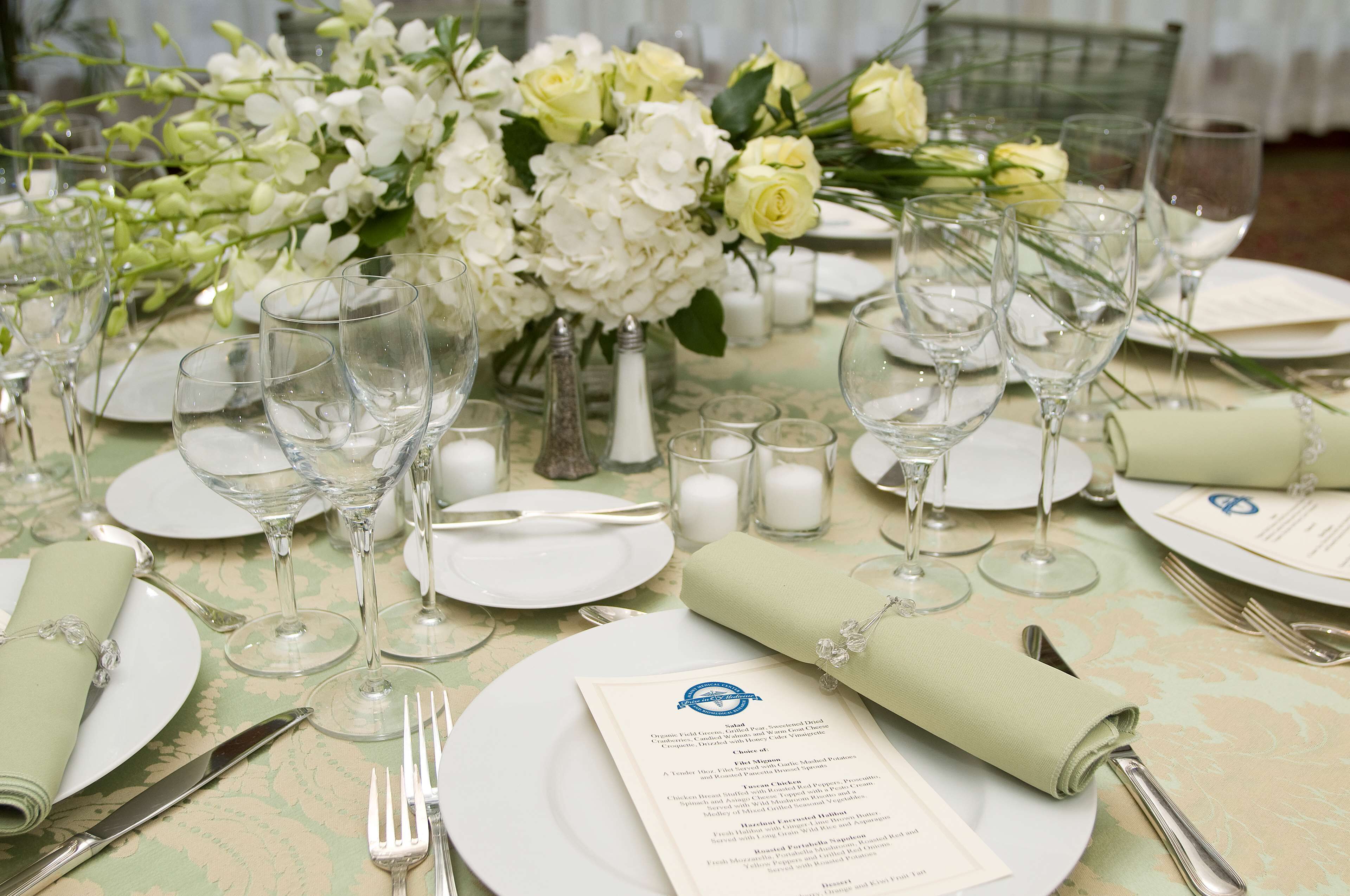 2 restaurants, breakfast, lunch, dinner served; american cuisine