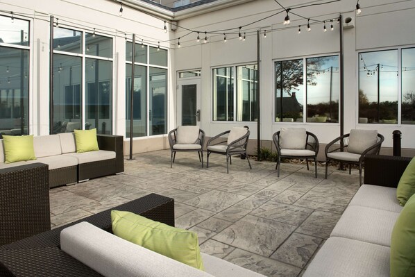 Terrace/patio - Hilton Garden Inn Solomons (Solomons)