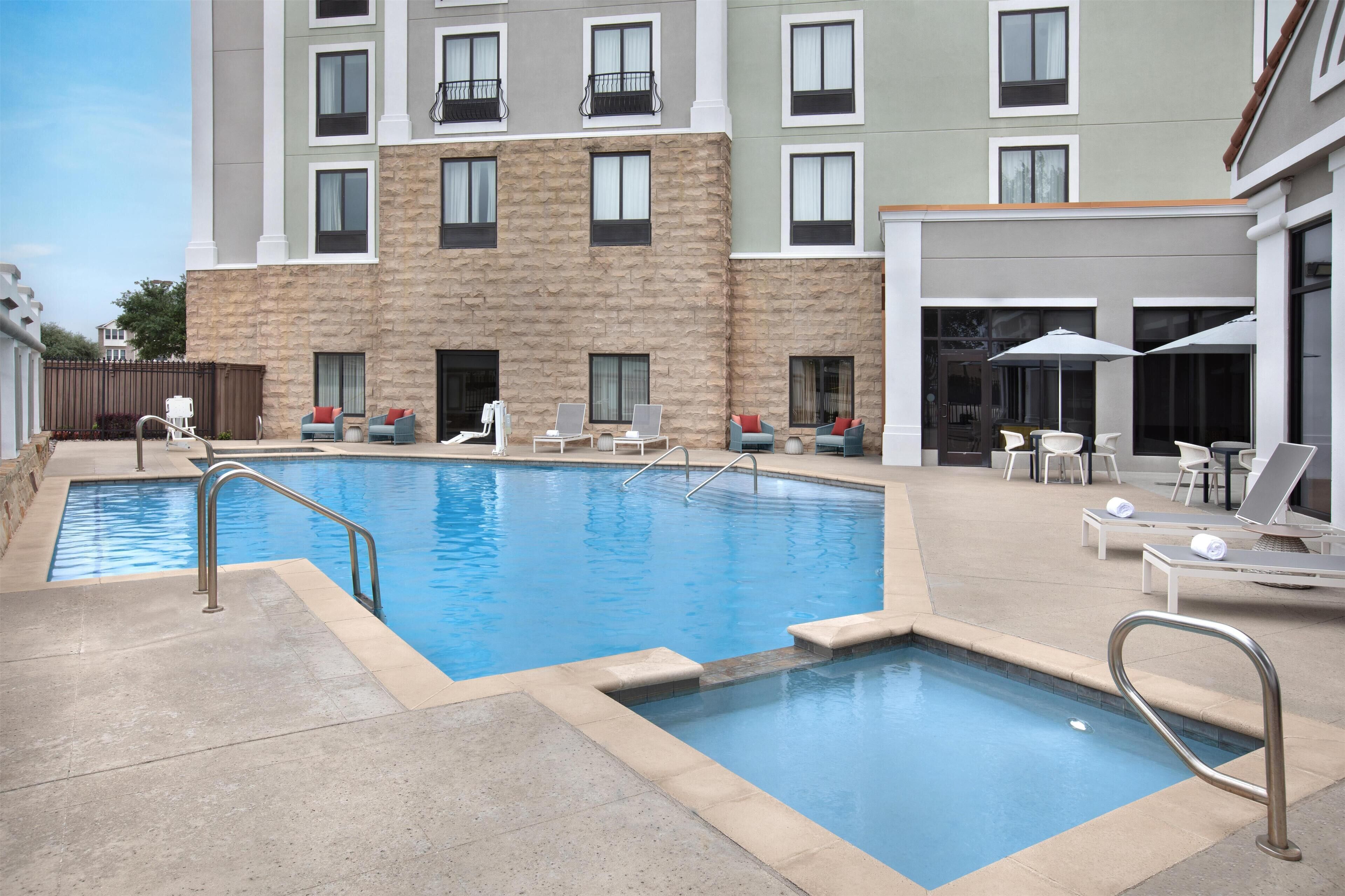 Outdoor pool, sun loungers