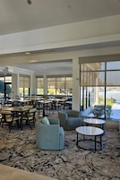 Se sirven desayunos, almuerzos y cenas; cocina americana