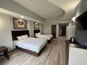 Hometowne Studios & Suites By Red Roof Washington