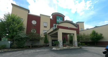 HomeTowne Studios & Suites By Red Roof Washington