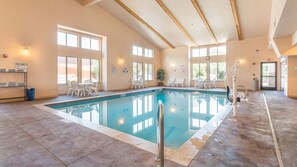 Indoor pool - Magnuson Grand Pikes Peak (Manitou Springs)