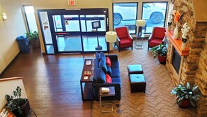 Lobby sitting area - Manitou Pikes Peak Hotel (Manitou Springs)
