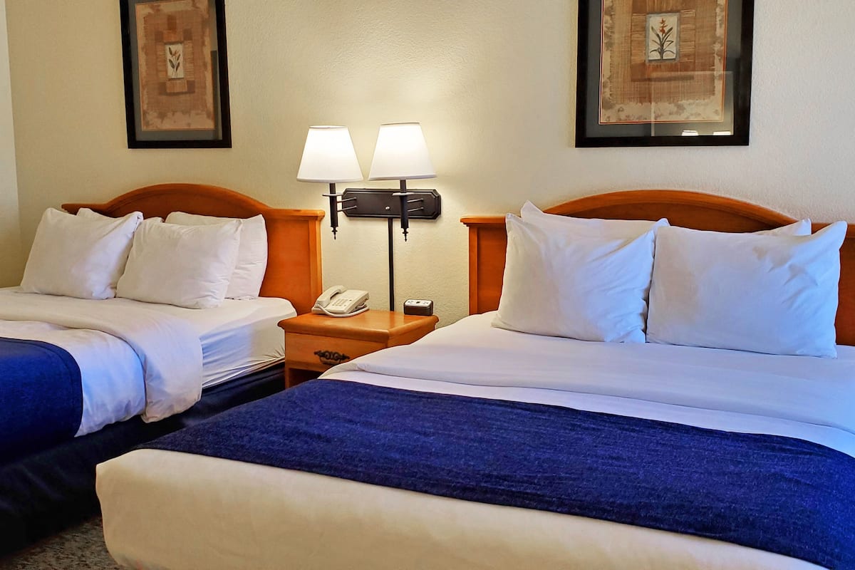 2 queen beds nonsmoking pikes peak view | desk, iron/ironing board, rollaway beds, free wifi