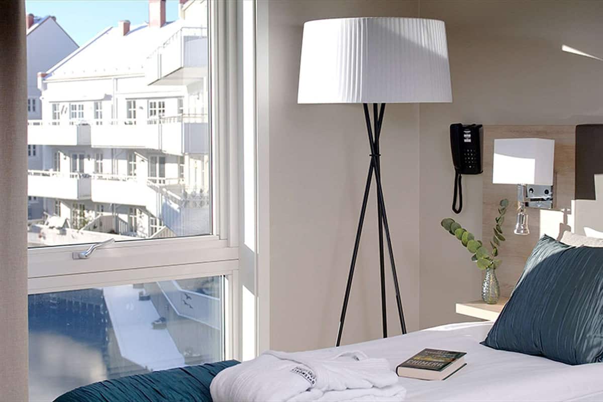 Luxe beddengoed, een bureau, geluiddichte muren, babybedden (toeslag)