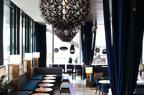 2 restaurants, breakfast, lunch served; local and international cuisine