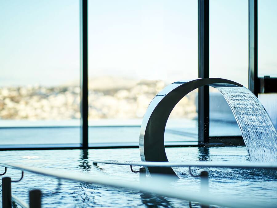 Salles de massage et de soins, soins de manucure et de pédicure